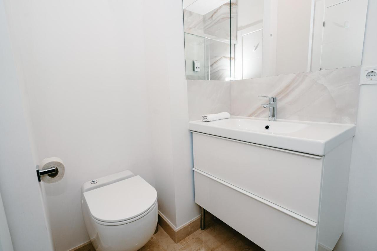 New Picasso Plaza - Malaga Apartman Kültér fotó